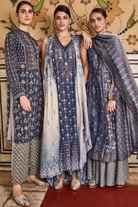 Beautiful Kurtis. Ajrak Print, Style Kurti, Cotton Kurti Designs, Desi Clothes, Kurta Designs Women, Indian Designer Outfits, Indian Attire, Fashion Attire, Indian Fashion Dresses