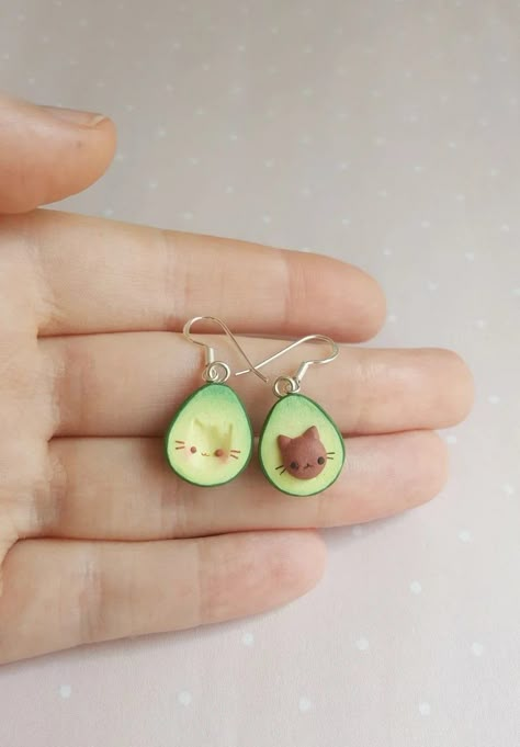 Cat Avocado, Avocado Earrings, Jewelry Kawaii, Creative Earrings, Squishies Kawaii, Miniature Cat, Vegan Jewelry, Miniature Food Jewelry, Kawaii Earrings