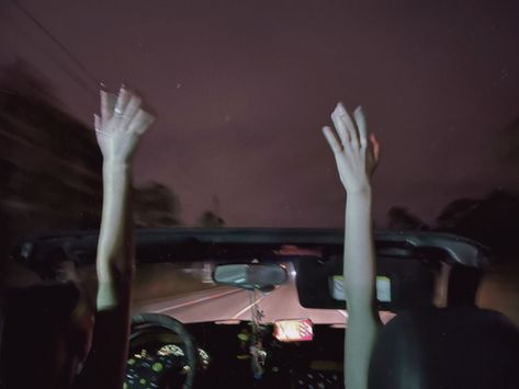 two people with their hands up at night in a convertible The 1975, Summer Dream, Teenage Dream, Aesthetic Grunge, Doja Cat, Future Life, Forever Young, Be Free