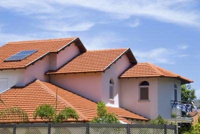 Roof Paint, Terracotta Roof, Tile Roof, Roof Maintenance, Roof Cleaning, Pintura Exterior, Red Tiles, Residential Roofing, Exterior Paint Color