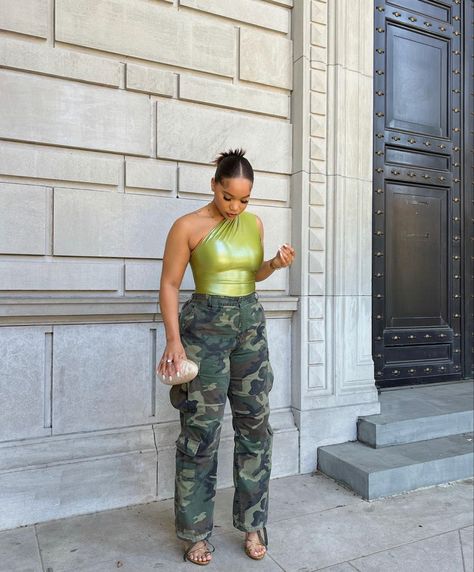 Running Errands Outfit, Outfit Black Women, Errands Outfit, Monochromatic Fashion, Stylish Summer Outfits, Quirky Fashion, Camo Pants, Brunch Outfit, Baddie Outfits Casual