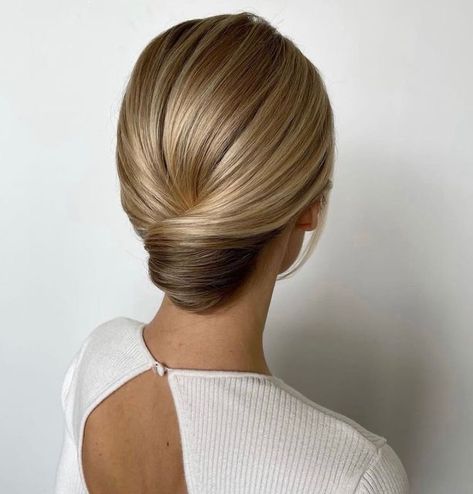 Straight Hair Updo, Kadeřnické Trendy, Vlasové Trendy, Wedding Guest Hairstyles, Low Bun, Penteado Cabelo Curto, 짧은 머리, Easy Hairstyles For Long Hair, Wedding Hair And Makeup