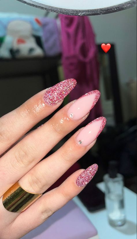 Christmas Nails Glitter, Glitter Gradient Nails, Pink Tip Nails, Nail Design Glitter, Glitter Tip Nails, Pink Glitter Nails, Glittery Nails, Sparkle Nails, Nails Polish