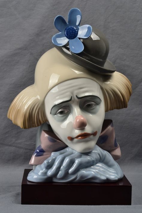 Lladro Figurine 1982 Pensive Clown 5130 with Wood Base Head Bust, Lladro Porcelain, Lladro Figurines, Vintage Clown, Bowler Hat, Wood Polish, Porcelain Figurines, Sculpture Art, Art Decor