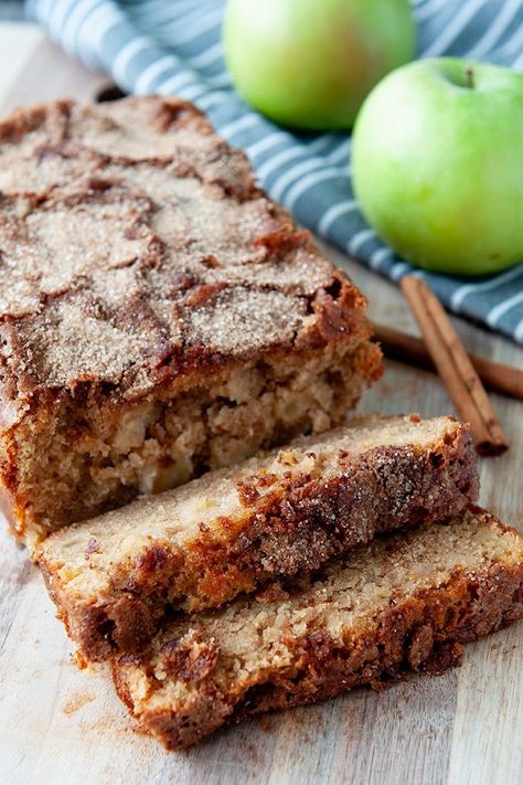 Cinnamon Bread Recipes, Granny Smith Apples Recipes, Sliced Apple, Cinnamon Bread Recipe, Apple Cinnamon Bread, Apple Recipes Easy, Apple Bread, Green Apples, Cinnamon Raisin