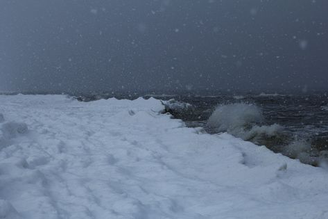 Snow At The Beach, Snow On The Beach, Photo Nature, Blue Hour, Winter Aesthetic, Beach Aesthetic, Blue Aesthetic, Something Beautiful, Dark Aesthetic