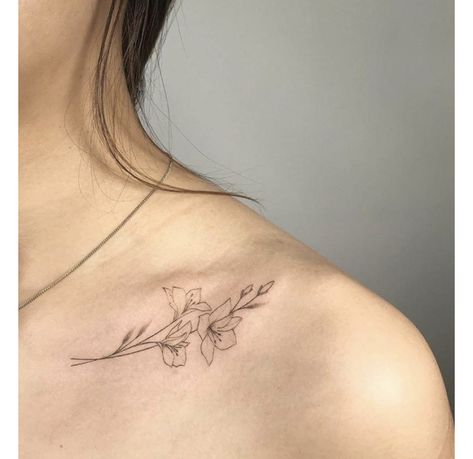 Collarbone Lily Tattoo, Lily Flower Collar Bone Tattoo, Daffodil Collar Bone Tattoo, Lily Tattoo Collar Bone, Lily Collar Bone Tattoo, Larkspur Shoulder Tattoo, Flowers On Collar Bone Tattoo, Lily Collarbone Tattoo, Flower Tattoo On Collar Bone