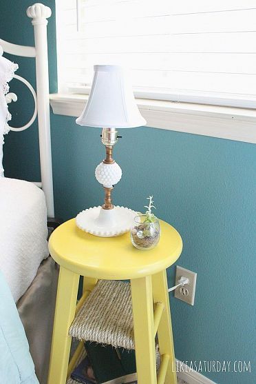 This little table is the perfect place to keep your phone, watch, and a book or two! Diy Drawers, Diy End Tables, Casa Vintage, Small Side Table, Room Update, Table Vintage, Easy Home Decor, Redo Furniture, Upcycled Furniture