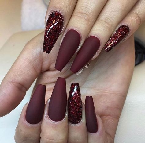 nails Maroon Acrylic Nails, Ongles Gel Violet, Nails Burgundy, Pedicure Gel, Dark Nail Designs, Gold Acrylic Nails, Unghie Nail Art, Maroon Nails, Edge Nails