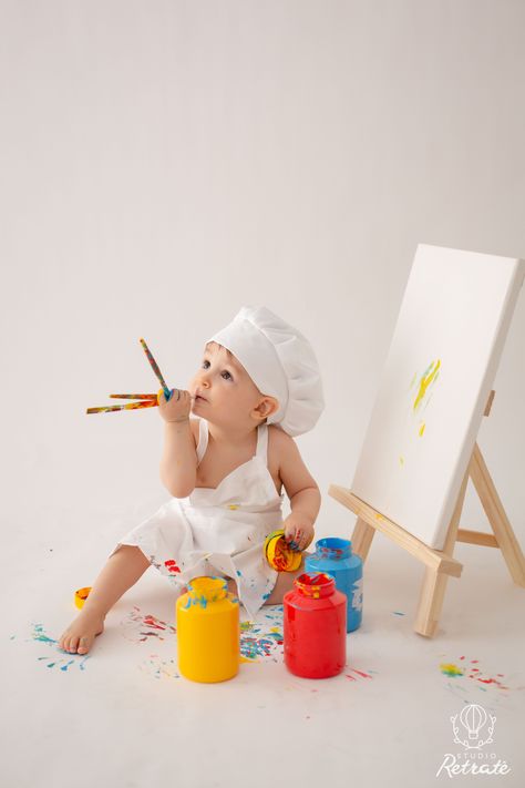 Paint Photoshoot Ideas Photography, Paint Photoshoot, Baby Hospital Pictures, Kids Easel, Toddler Photoshoot, Newborn Photography Studio, 1st Birthday Photoshoot, Toddler Photos, Newborn Baby Photoshoot