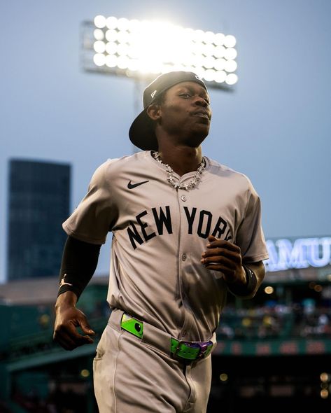 Bahamian baseball pro Jazz Chisholm Jr. made his Yankees debut on Sunday night against the Red Sox. ⚾️🇧🇸 - Acquired from the Marlins on Saturday, the 26-year-old Chisholm batted fifth and played center field in Sunday’s 8-2 win over the Red Sox at Fenway Park. - (mlb, yankees, espn) - Follow @muddasick242 if you love The Bahamas ☀️🏝️ and the Bahamian people! 🇧🇸 - ENTERTAINMENT PURPOSES ONLY Jazz Chisholm Jr, Ya Like Jazz?, Baseball Videos, Gleyber Torres, Subway Series, Baseball Photography, Damn Yankees, Baseball Pictures, Baseball Art