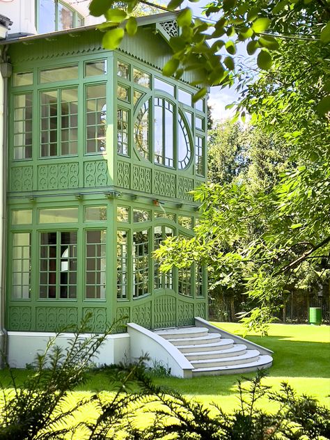 Villa Anna built in art nouveau style in Konstancin Jeziorna Modern Art Nouveau Interior Design, Art Nouveau Buildings, Art Noveau Houses Exterior, Art Nouveau Cottage, Art Nouveau House Exterior, Art Nouveau Building, Art Nouveau Exterior, Art Nouveau Garden, Art Nouveau Interior Design