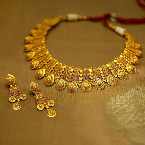 light weight gold necklace, latest gold necklace designs, gold necklace, light weight gold necklace design, necklace design in one tola, gold necklace designs, 1 tola gold necklace design, one tola necklace design, gold necklace design, light weight gold choker necklace designs, latest one tola necklace design, fashion gala #goldnecklace #goldearrings #goldjewellery #1tolaset #lightweightgoldjewellerycollection #goldset #fashiongala Light Weight Gold Necklace, Gold Set Design, Bridal Necklace Designs, Gold Bridal Necklace, Gold Jewelry Simple Necklace, Beautiful Gold Necklaces, Gold Bridal Jewellery Sets, Gold Necklace Indian Bridal Jewelry, Gold Bridal Earrings