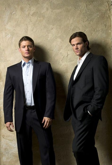 Jensen Ackles & Jared Padalecki | Supernatural Men In Suits, Jared Padalecki Supernatural, A Man In A Suit, Man In A Suit, Jensen Ackles Jared Padalecki, Winchester Supernatural, Sam And Dean Winchester, Supernatural Tv Show, Winchester Boys