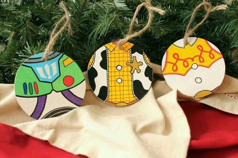 Toy Story Ornaments, Deco Disney, Designer Christmas, Disney Christmas Tree, Disney Christmas Ornaments, Tree Themes, Disney Ornaments, Cool Christmas Trees, Disney Diy