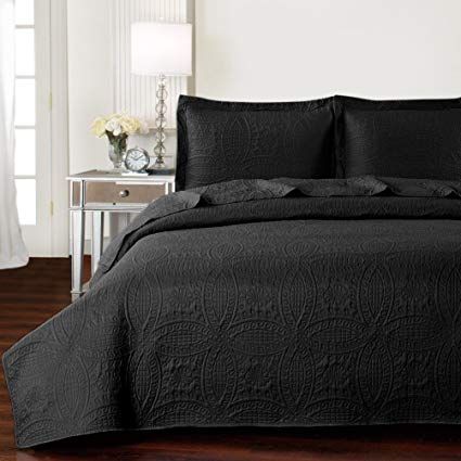 Amazon.com: Mellanni Bedspread Coverlet Set Black - Comforter Bedding Cover - Oversized 3-Piece Quilt Set (King/Cal King, Black): Home & Kitchen Black Bedspread, King Quilt Bedding, King King, King Black, Solid Quilt, Queen Black, Luxury Quilts, Coverlet Bedding, Quilted Bedspreads