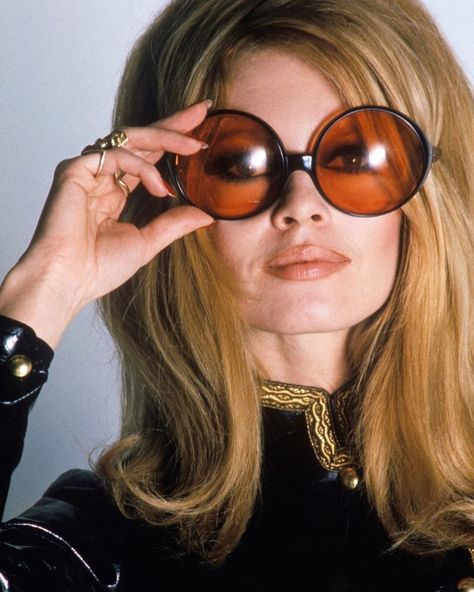 Female Icons of The 1960s ✨ on Instagram: “Brigitte Bardot 🤍 #60s #icon #brigittebardot #sunglasses #photoshoot #styleinspo #fashion #60sstyle #swingingsixties #timeless #vintage…” Bardot Brigitte, Carlo Ponti, 60s Aesthetic, 70s Sunglasses, Bridgette Bardot, Bridget Bardot, Bardot Style, Mode Hippie, Swinging Sixties