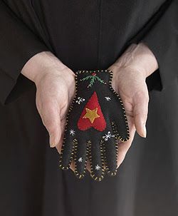 N e e d l e p r i n t: RE-prieve For Overworked Needles at Christmas Heart And Hand, Heart In Hand, Wiccan Crafts, Pagan Crafts, Creepy Christmas, Creation Art, Wool Animals, Witchy Crafts, Wool Projects