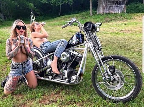 Old School Chopper, Bike Photography, Biker Lifestyle, Davidson Bike, Biker Chic, Hot Bikes, Biker Life, Womens Bike, Biker Chick