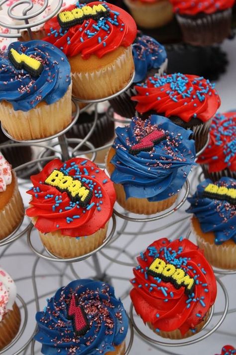 Superman Party Ideas, Marvel Cakes, Birthday Cake Boys, Superheroes Birthday Party, Superman Theme, Birthday Party Cupcakes, Spiderman Cupcakes, Superhero Cupcakes, Marvel Birthday Party