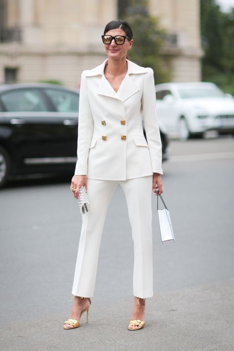 4 Black & White Outfits Your Closet Needs Now Black White Outfit, Couture Mode, Hottest Fashion Trends, White Blazer, Suit Fashion, White Outfits, Carolina Herrera, White Fashion, Blazers For Women