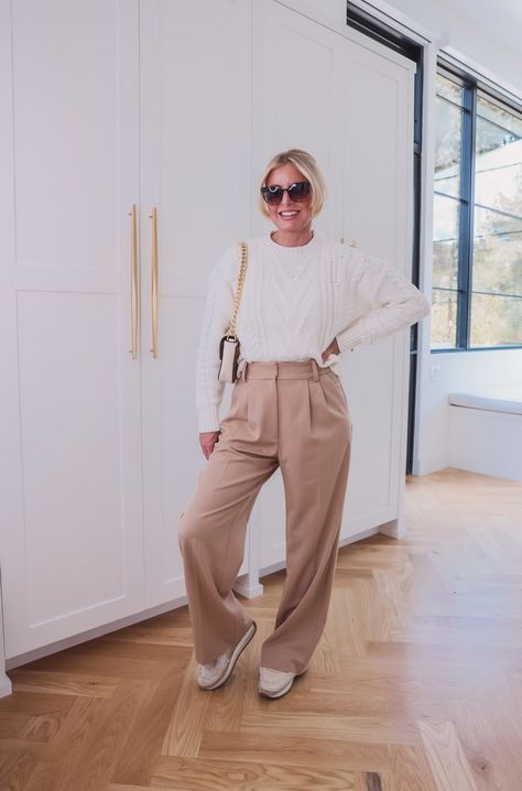 Master the Art of Styling Pleated Pants: 6 Chic Pleated Pant OutfitsHow To Wear Pleated Pants Pleated Trousers Outfit, Pleated Pants Outfit, Fall Fashion Staples, Busbee Style, Pant Outfits, Work Dress Code, Fashion Staples, Pleated Pant, Trouser Outfit