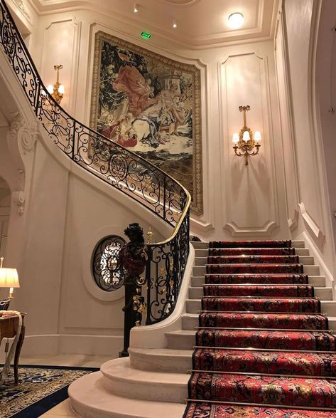 Old World Interiors, Old Money House, Vibe Rooms, Big Bedrooms, Country House Design, Equestrian Estate, Vintage French Country, Romantic Homes, Stairway To Heaven