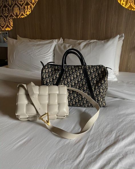 KERI FAY’s Instagram photo: “Checked in @hotelnyack #hotelnyack” Lux Purse, Work Purse, Louis Vuitton Purse, Luxury Purses, Vegan Leather Bag, Cute Purses, Essential Bag, Handbag Shoes, Cute Bags