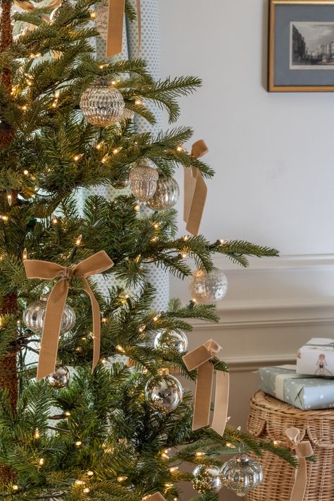 Christmas Home Tour 2022 - Primary Bedroom - Sincerely, Marie Designs Vintage Inspired Christmas Decor, Timeless Christmas, Apple Christmas, Winter Beach, Christmas Themes Decorations, Beach Home Decor, Beach Christmas, Christmas Bedroom, Primary Bedroom