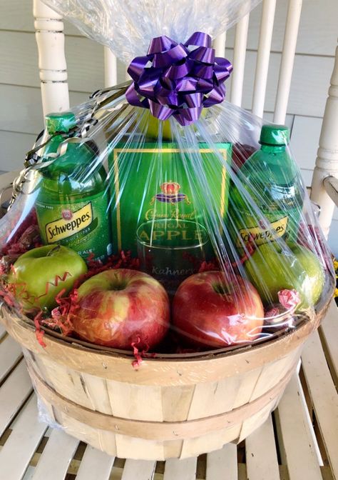 Everything you need to mix up a Crown Apple mix drink in an apple basket and apples for added decoration. Fireball Basket Gift Ideas, Apple Themed Gift Basket, Apple Gift Basket Ideas, Crown Royal Gift Basket Ideas, Alcohol Baskets Ideas, Booze Basket Ideas, Apple Gift Basket, Liquor Baskets, Alcohol Basket