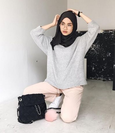 Hijab Styles For School, Hijab For School, Easy Hijab Style, Styles For School, New Hijab, Street Hijab Fashion, Tutorial Hijab, Hijab Style Casual, Photographie Portrait Inspiration