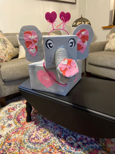 Valentine Box Ideas For School, Homemade Gifts For Girlfriend, Valentine Box Ideas, Elephant Valentine, Girls Valentines Boxes, Kids Valentine Boxes, Crafts Valentines, Valentine Card Box, Box Valentine