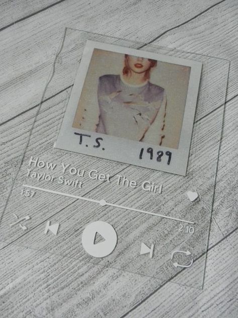 Spotify Clear Frame, Spotify Playlist Glass Art, Spotify Glass Painting, Taylor Swift Diy Gifts, Diy Taylor Swift Gifts, Taylor Swift Present Ideas, Taylor Swift Gift Ideas Diy, Russell Aesthetic, Spotify Glass Art