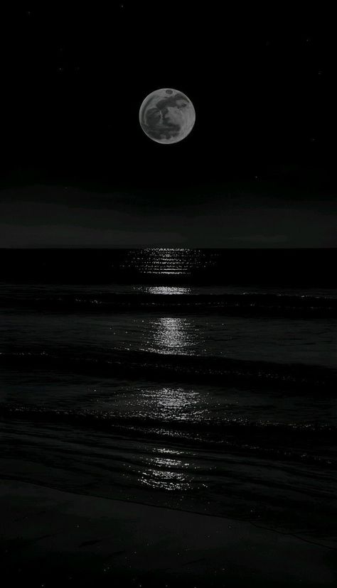 Dark Night Wallpaper Aesthetic, Asthetic Wallper Black Moon, Moon Wallpaper For Iphone, Black Wallpaper Iphone Dark Aesthetic, Mon Wallpapers, Black Sky Aesthetic, Moon Aesthetic Black, Black Sky Wallpaper, Dark Nature Aesthetic Wallpaper