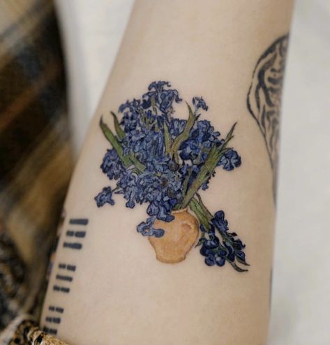 Irises Tattoo, March Tattoo, Tattoo Van, Tattoos Instagram, 16 Tattoo, Handpoke Tattoo, Mini Tattoo, Cute Tiny Tattoos, Detailed Tattoo