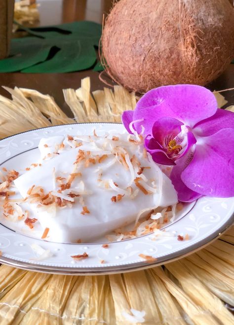 Haupia (Hawaiian Coconut Pudding) Haupia Recipe, Hawaiian Foods, Hawaiian Desserts, Luau Food, Donut Filling, Coconut Pudding, Themed Dinner, Hawaii Food, Unsweetened Coconut Milk