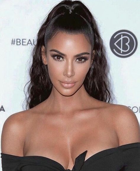 Estilo Kim Kardashian, Kardashian Makeup, Kim Kardashian Makeup, Kim Kardashian Hair, Kardashian Hair, High Ponytail Hairstyles, Kim Kardashian Outfits, Kardashian Outfit, Kim Kardashian Style