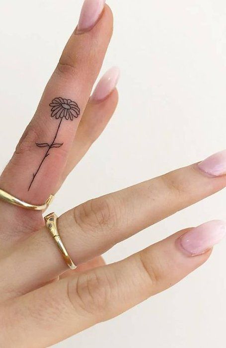 Finger Tattoos Fade, Side Finger Tattoos, Inner Finger Tattoo, Flower Finger Tattoos, Middle Finger Tattoos, Cute Finger Tattoos, Small Finger Tattoos, Finger Tattoo For Women, Finger Tats