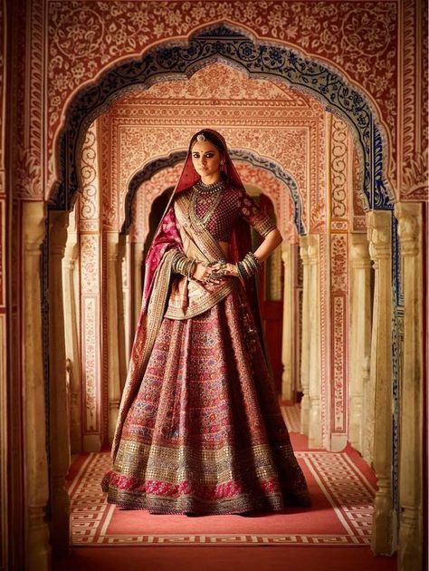 Rajasthani Bridal Lehenga, Sabiya Sachi, Indian Bridal Dupatta, Sabyasachi Mukherjee, Bridal Dupatta, Indian Outfits Lehenga, Wedding Lehenga Designs, Indian Bride Outfits, Bridal Lehenga Collection