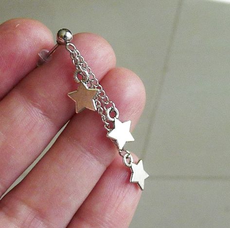 Simple Silver Earrings Star, Aesthetic Star Earrings, Dangling Star Earrings, Stud Dangle Earrings, Star Clothes, Alt Earrings, Chain Earrings Dangle, Star Earrings Dangle, Star Accessories