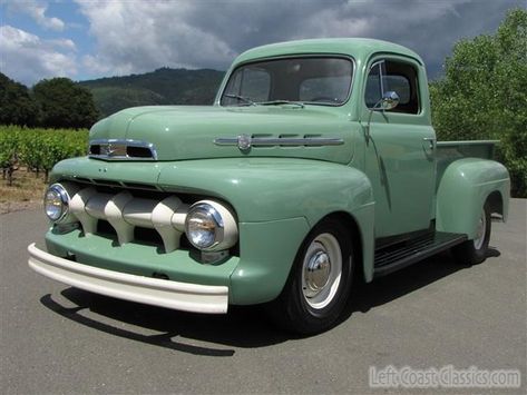 1951 Ford F1 Pickup Photo Gallery/1951-ford-f1-pickup-007 1951 Ford Truck, 1952 Ford Truck, Ford Truck Models, Pickup Trucks Camping, Jeep Pickup Truck, Best Pickup Truck, Diesel Trucks Ford, Ford F1, Ford Ranger Truck