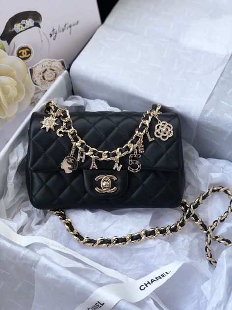 Decorated Handbag, Strappy Heels Outfit, Chanel Bag Outfit, Chanel Handbags Classic, Expensive Brands, Chanel Classic Flap Bag, Trendy Purses, Chanel Store, Chanel Pearls