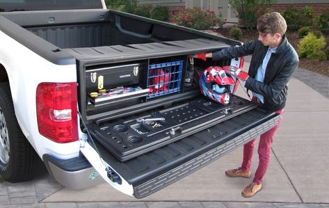 AeroBox - Aerodynamic, removable, rear mounted truck tool box in use Truck Toolbox Ideas, Karma Ghia, Modified Van, Toolbox Ideas, Truck Bed Storage Box, Truck Bed Drawers, Truck Bed Organization, Truck Accesories, Ute Trays