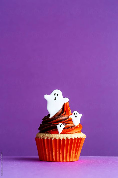 Halloween Cupcakes Photography, Halloween Food Photography, Halloween Product Photography, Cupcake Background, Spooky Shoot, Halloween Cupcakes Decoration, Cupcake Photography, Dessert Halloween, Postres Halloween