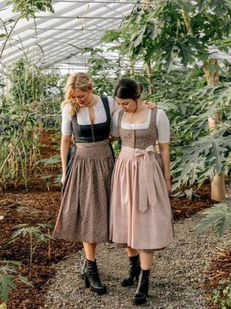 Farmcore Outfit, Cottagecore Outfit Ideas, Cottage Core Fashion, Cottagecore Outfit, Dirndl Outfit, Cottagecore Clothes, Farm Clothes, Lena Hoschek, Cottagecore Outfits