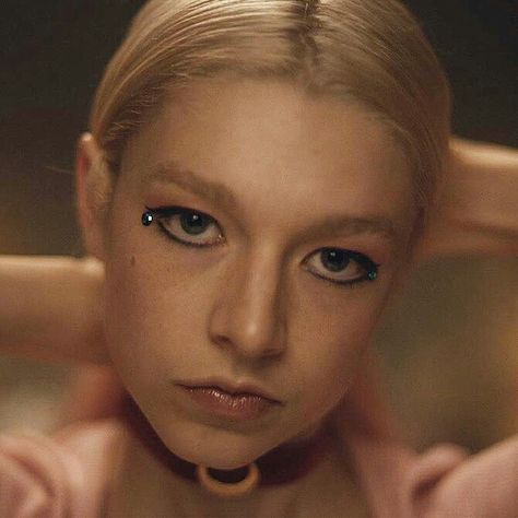 Jules Vaughn Makeup, Jules Vaughn, Oc Fashion, Ayesha Erotica, Hunter Schafer, Euphoria Makeup, Winter Makeup, Short Movie, Clown Makeup