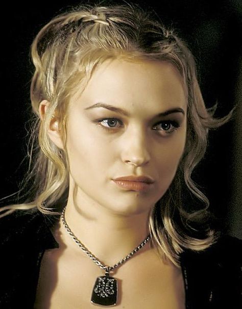 luv her hair sophia myles ... she was on moonlight and doctor who  really pretty Underworld Movies, Tristan Isolde, Sophia Myles, Michael Bay, Female Character Inspiration, English Actresses, Kate Beckinsale, Interesting Faces, Underworld