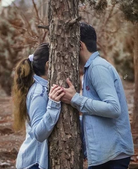 Couple Poses With Tree, Prenuptial Photoshoot, Pre Wedding Photoshoot Props, Pre Wedding Photoshoot Outfit, Wedding Photoshoot Props, Pre Wedding Shoot Ideas, Pre Wedding Photoshoot Outdoor, Muslim Couple Photography, Pre Wedding Poses