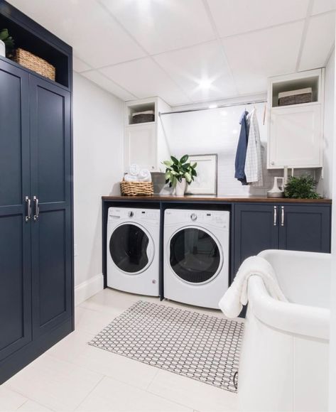 5,792 gilla-markeringar, 29 kommentarer - #MYNORDICROOM (@mynordicroom) på Instagram: "⠀ We are so in love with the laundry room!!! 😮⠀ 📸 @leclairdecor ⠀ ⠀ Be a part of our family and tag…" Unfinished Basement Laundry, White Laundry Rooms, Room Storage Diy, Basement Laundry Room, Dream Laundry Room, Basement Laundry, Laundry Room Doors, White Laundry, Daily Chores