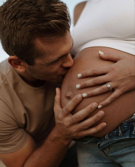 Maternity Poses With Husband Outdoor, Belly Pregnancy Pictures, Belly Photos Pregnancy, Abby Howard, Mom And Baby Images, Pregnancy Pics, Belly Photos, Summer Pregnancy, Maternity Poses